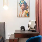 Stylish 1-bedroom In Center With King Bed דירה
