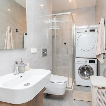 Stylish 1-bedroom In Center With King Bed * Riga